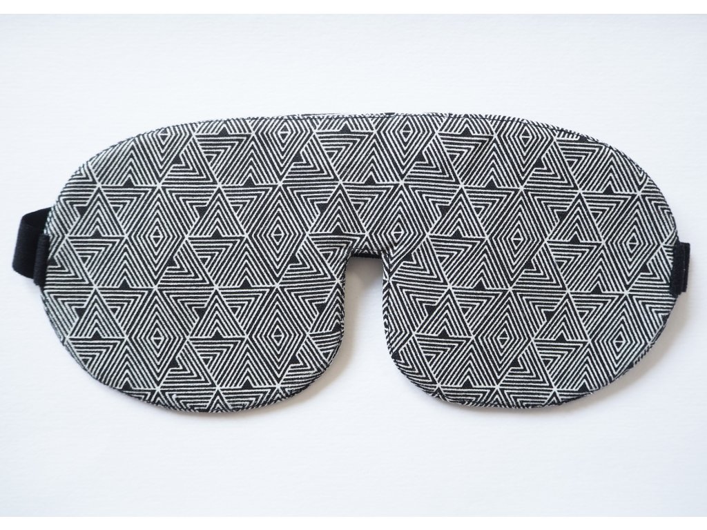 MASKA NA SPANÍ GEOMETRIE